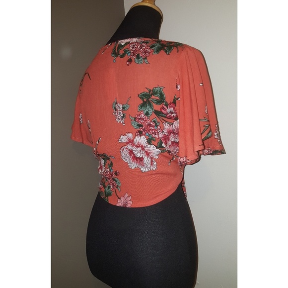 SOLD! Floral open front tie up crop top Small - Picture 3 of 4